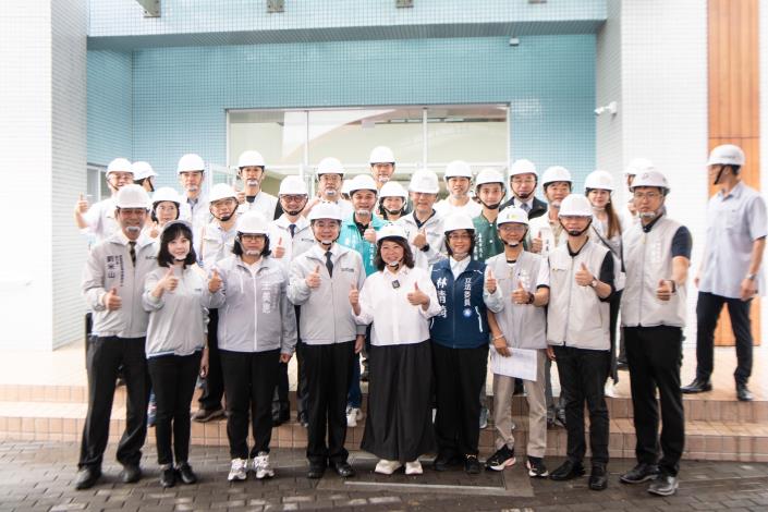 Premier Cho Visits Chiayi Sports Center as Mayor Huang Seeks Support for Rail Link 