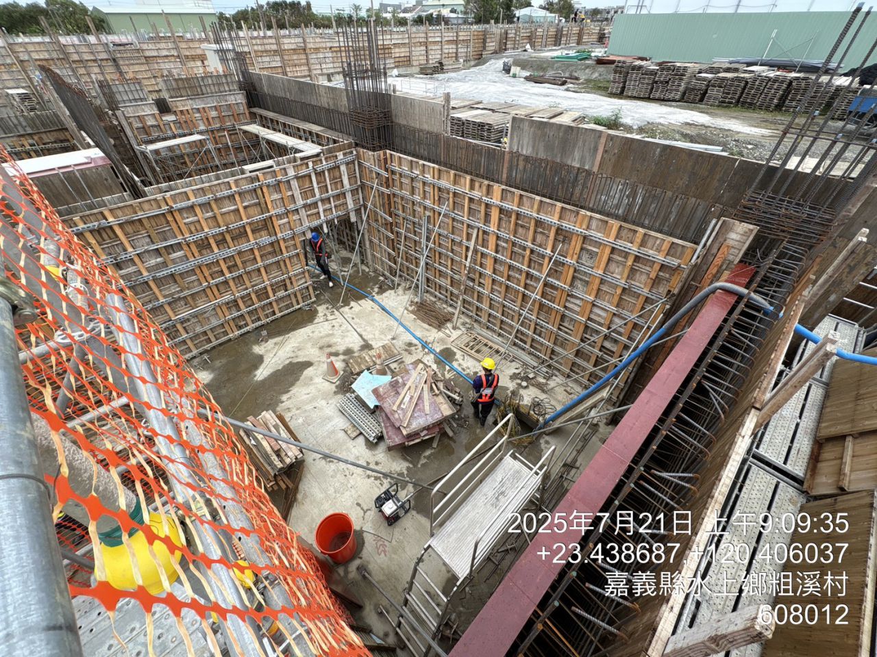 C613-A1聯合辦公大樓B1F柱、牆模板組立