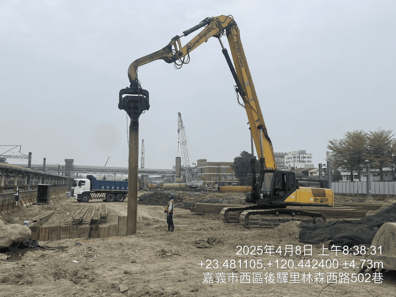 C611-二工區P262鋼板樁打設作業